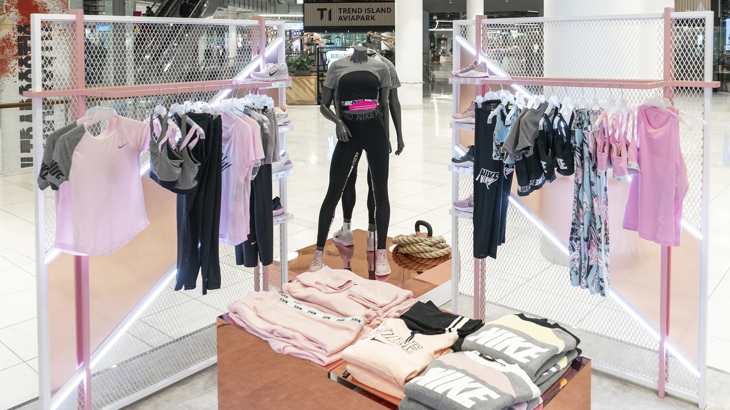 Pop-Up House of Pink Nike × Спортмастер - 7