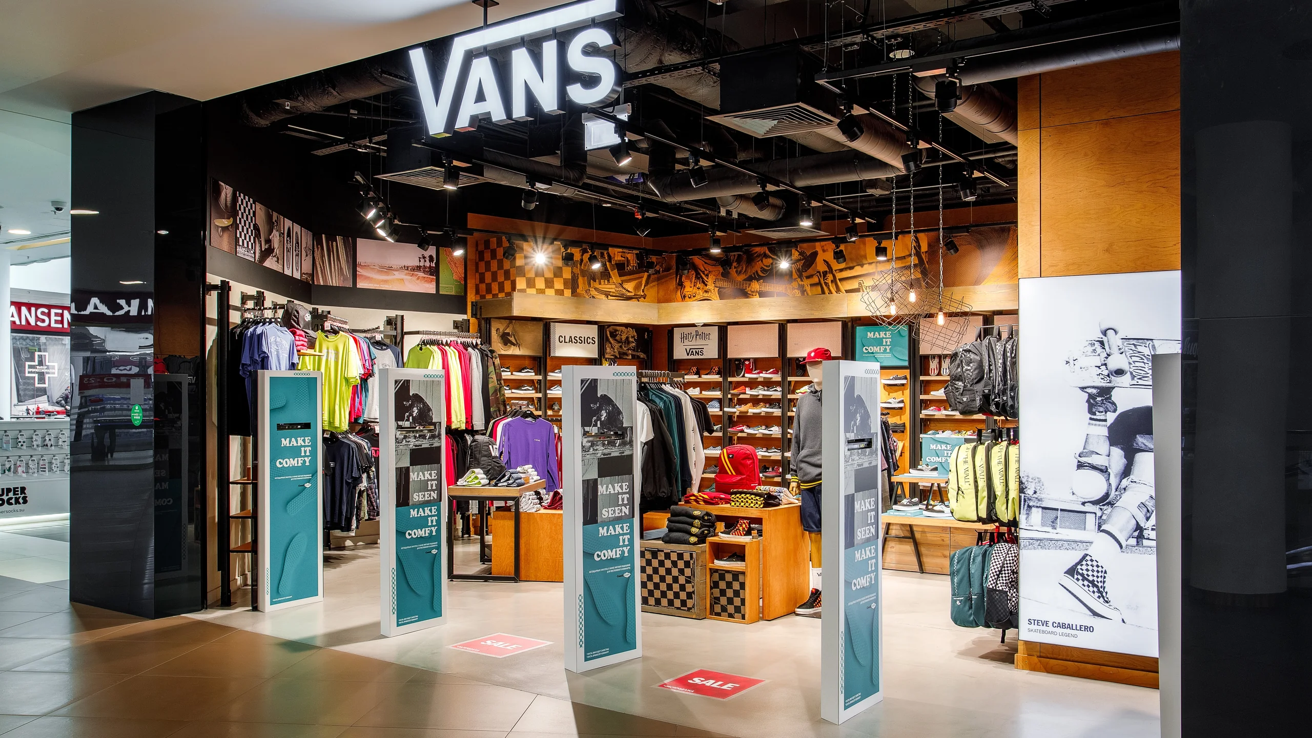 Магазин Vans в ТЦ Галерея