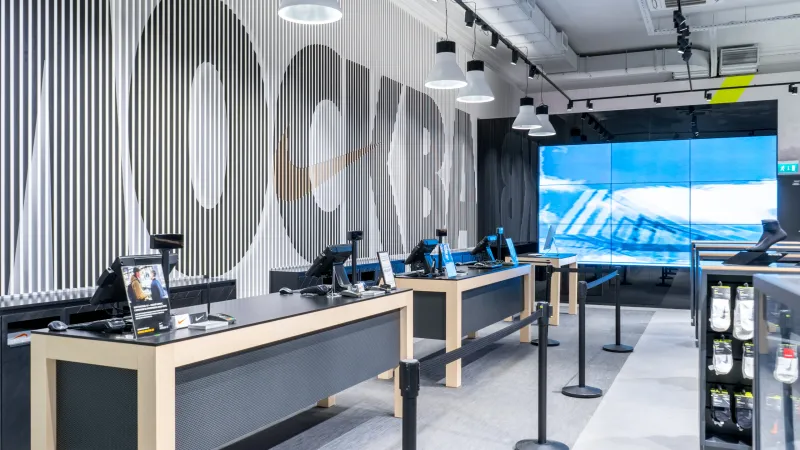 Стена за кассой Nike Кузнецкий Мост