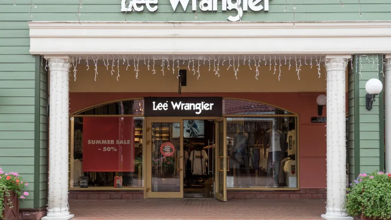 Магазин Lee Wrangler в ТЦ Outlet Village Vnukovo
