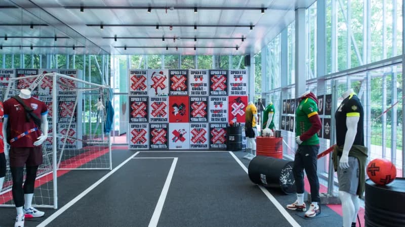 Оформление Бунтари коробок в Nike Box
