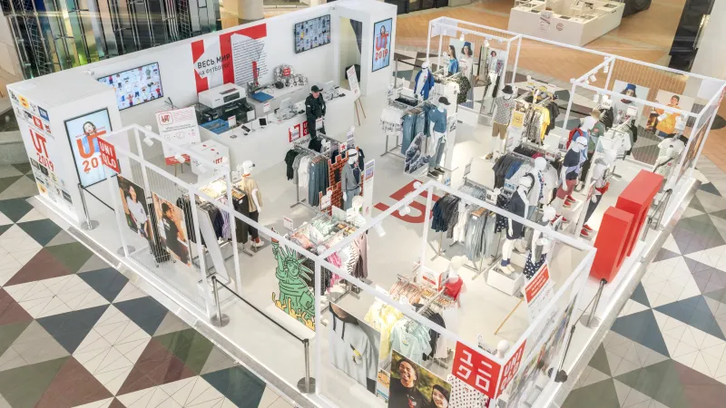 Pop-Up Uniqlo в Атриуме