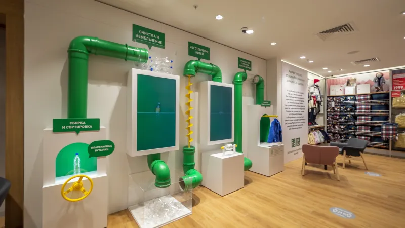 Инсталляция Устойчивое развитие в Uniqlo