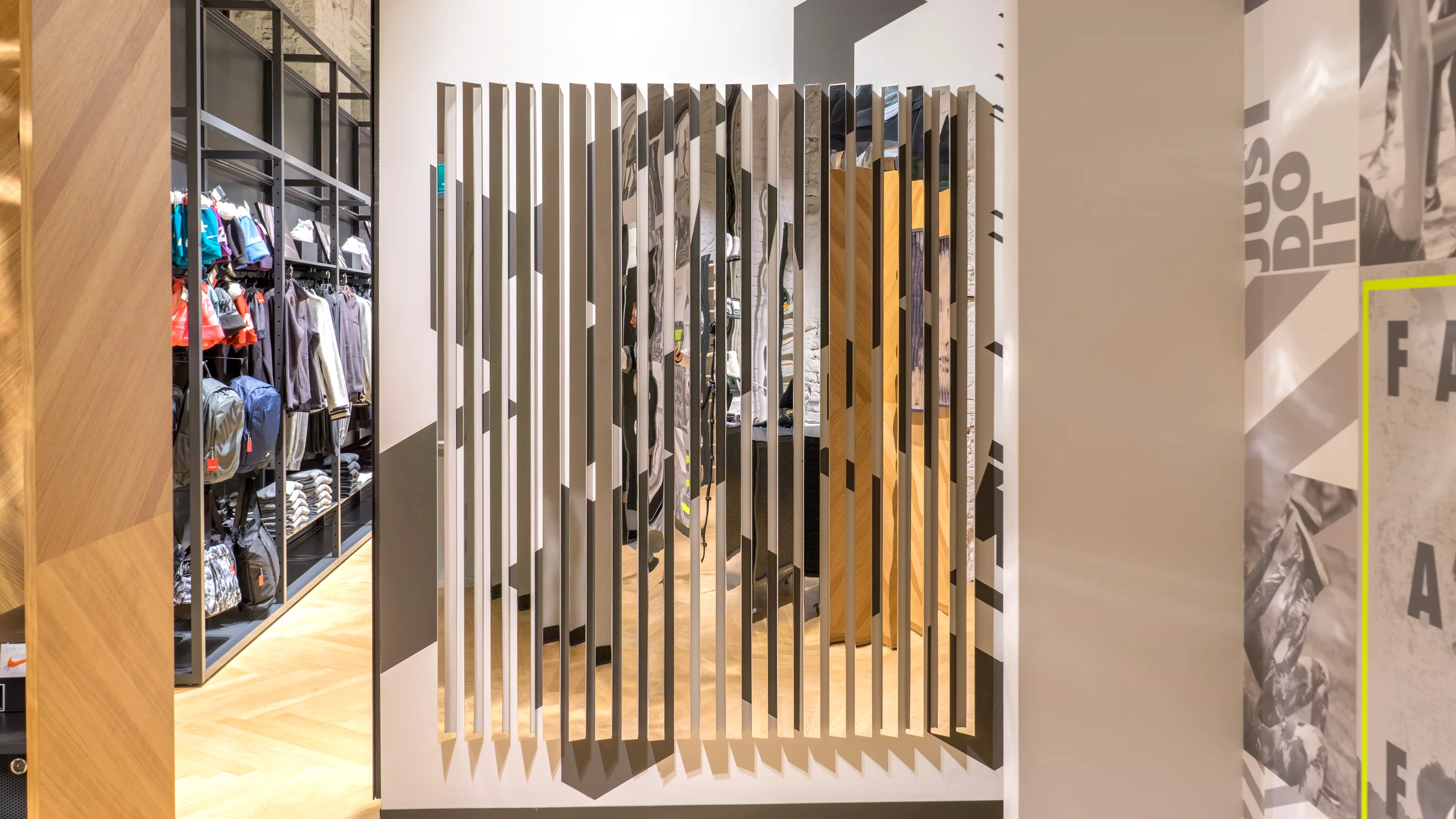 Зеркальные элементы Nike Кузнецкий Мост - 1