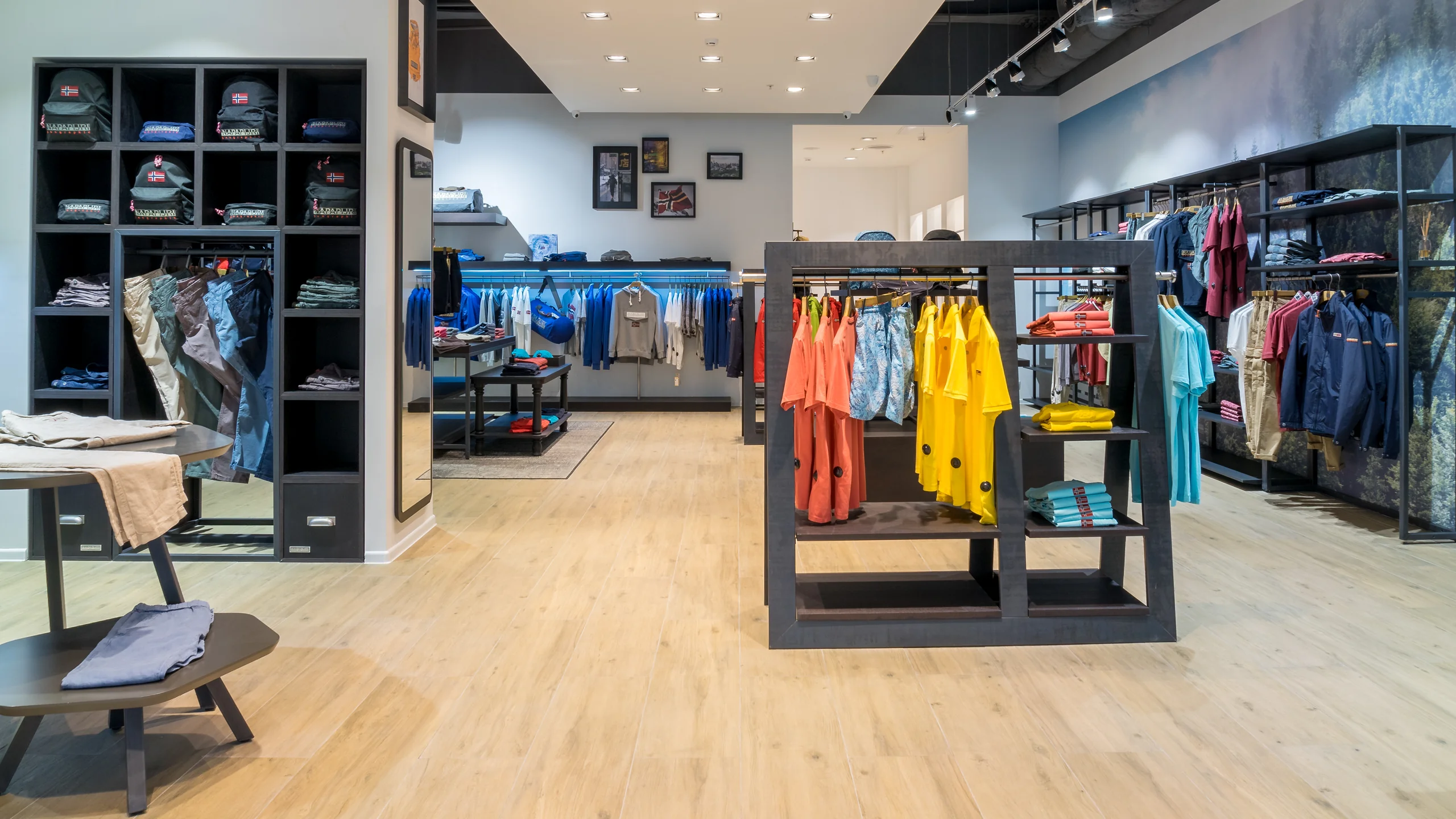 Магазин Napapijri в ТЦ Vegas 24 - 2