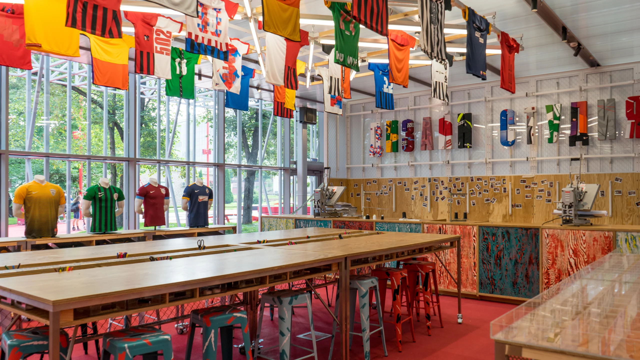 Дизайн студия в Nike Box - 5