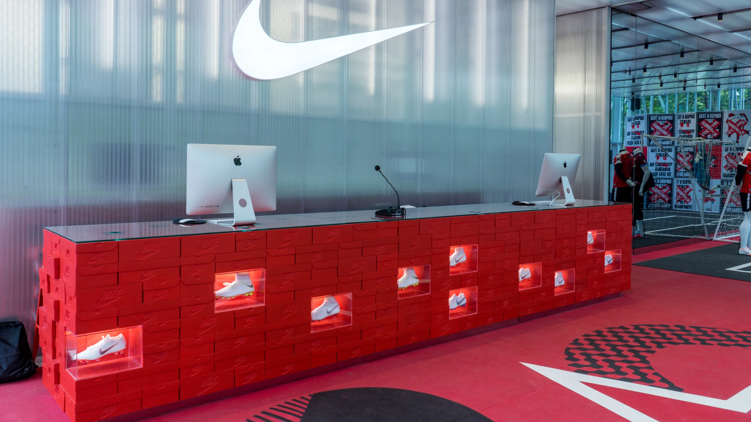 Ресепшен в Nike Box - 1