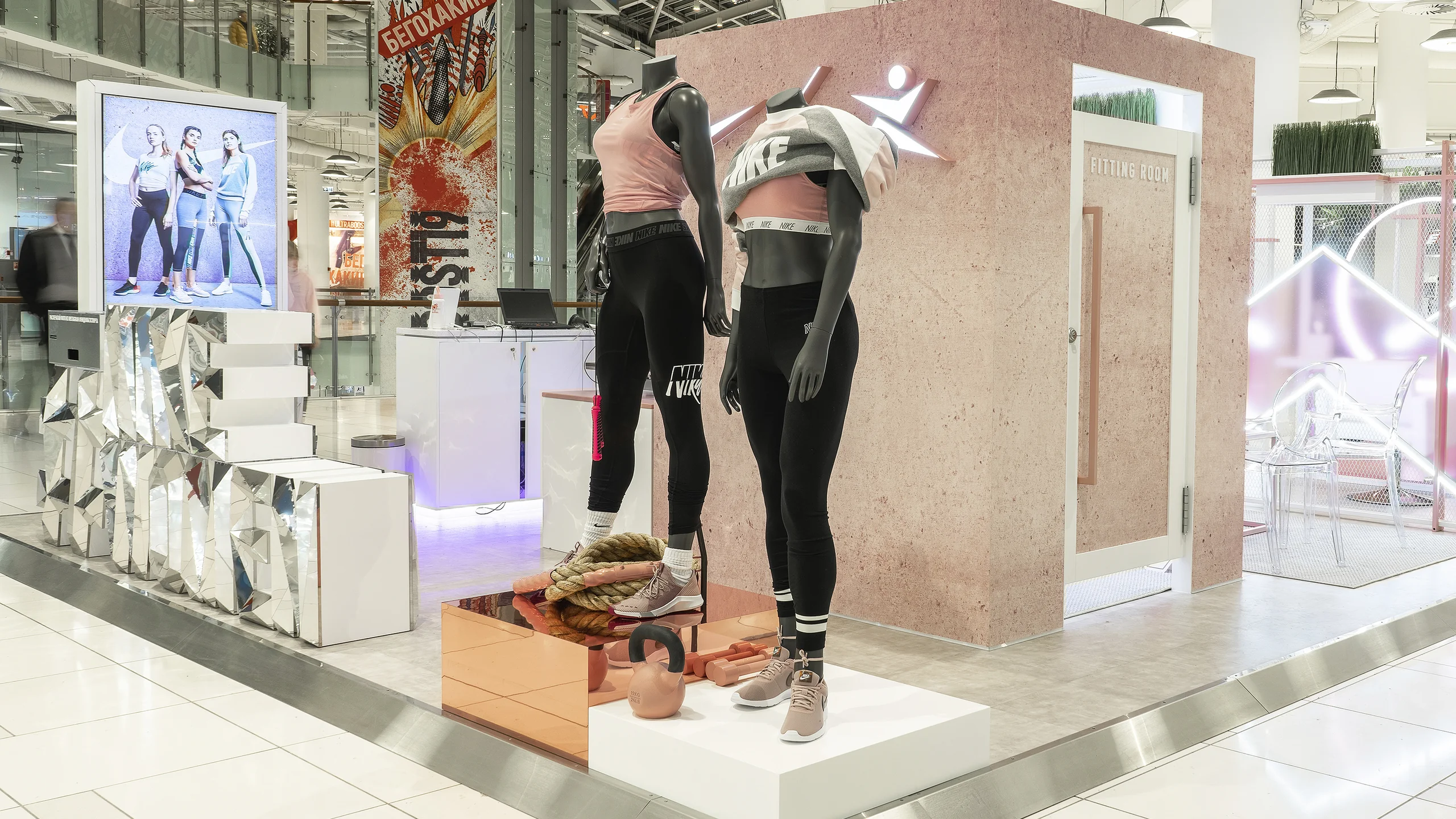 Pop-Up House of Pink Nike × Спортмастер - 1