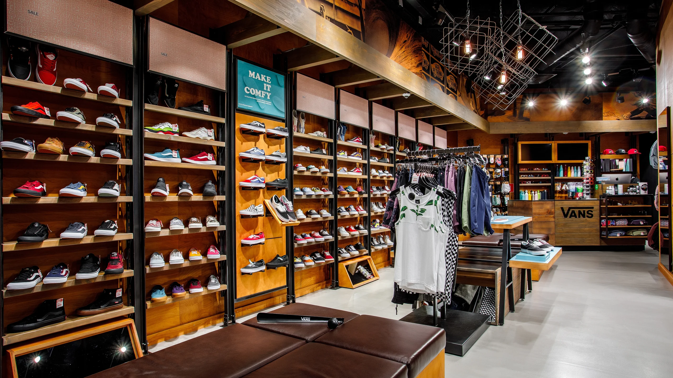 Магазин Vans в ТЦ Галерея - 2