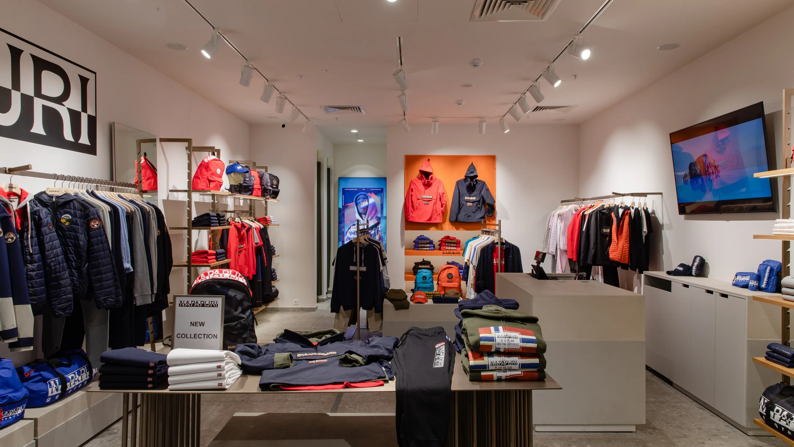 Магазин Napapijri в ТЦ Горизонт - 4
