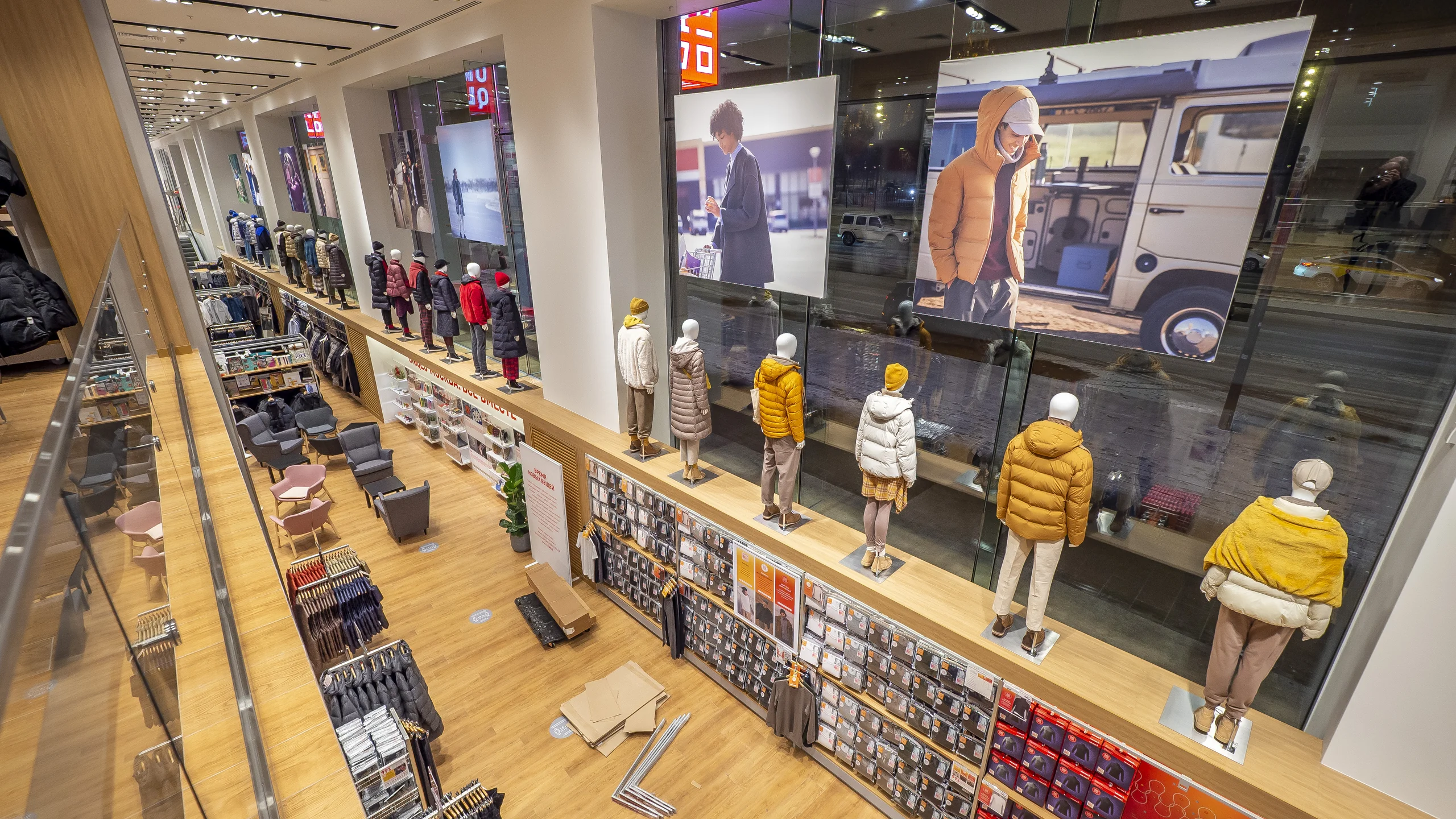 Рамы для натяжения текстиля в Uniqlo - 1