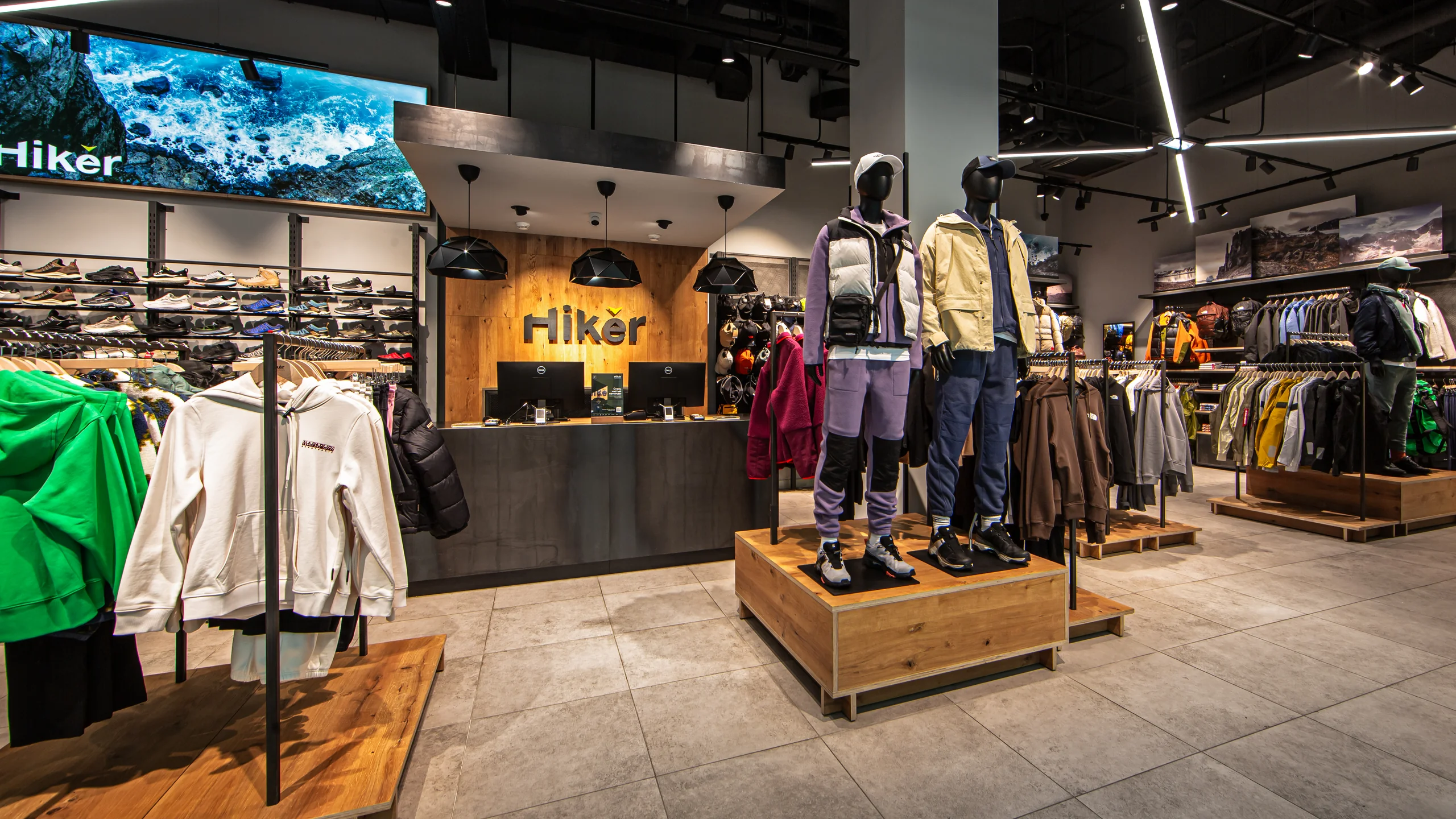 Магазин Hiker в ТЦ Метрополис - 1