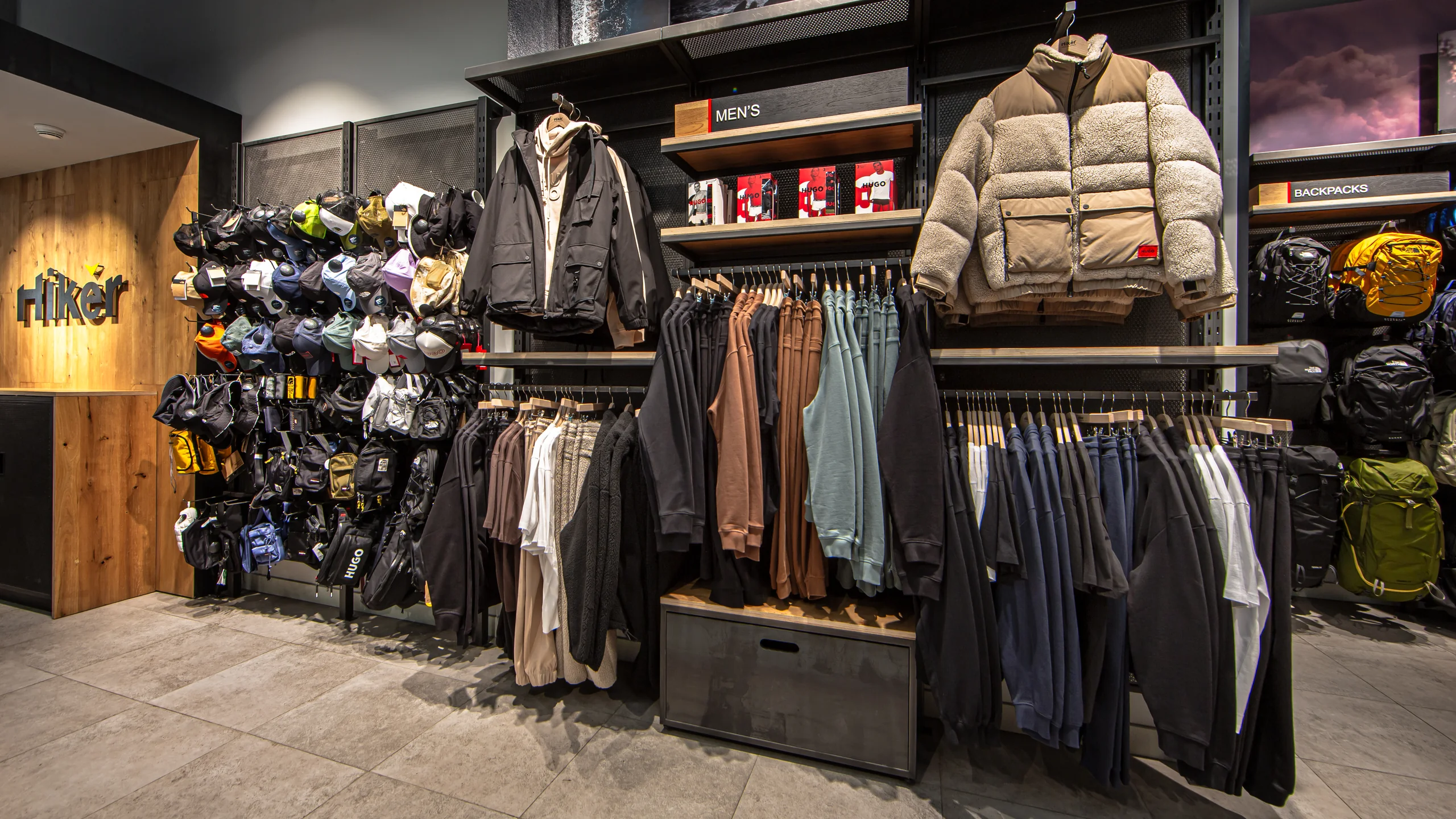 Магазин Hiker в ТЦ Метрополис - 5